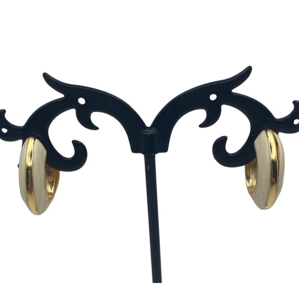 Vintage Trifari Ivory Gold-Tone Hoop Earrings Pierced Classic Puffy Corpcore - Picture 2 of 11